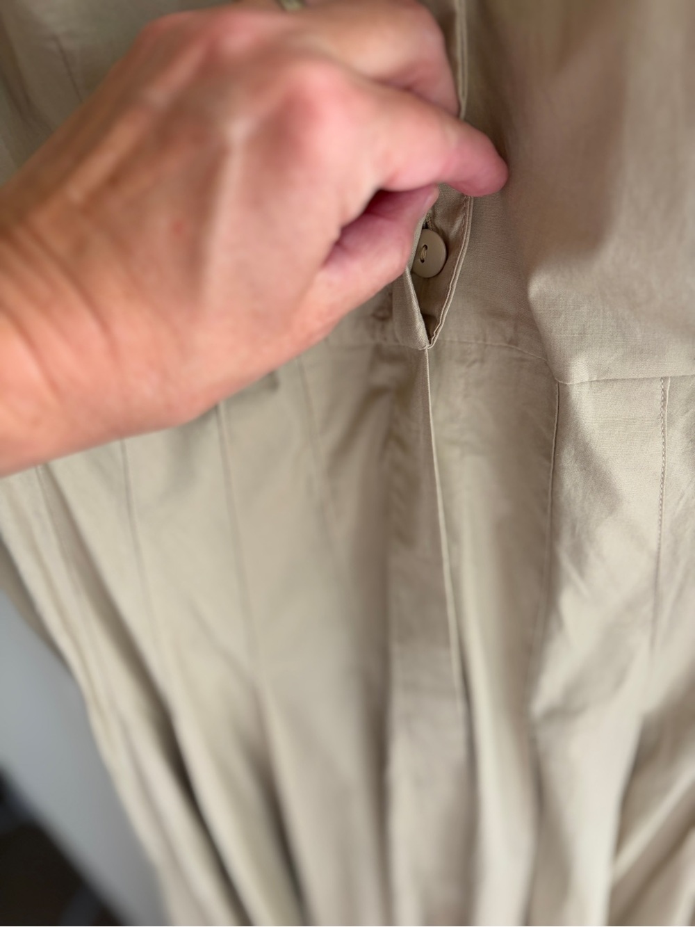 Like new size 12 Chadwick’s vintage shirt dress in tan/beige. SO flattering. - Picture 9 of 11